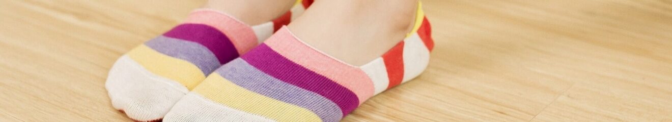 Dettaglio di una donna che indossa fantasmini