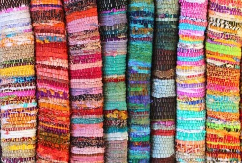 Primo piano su tessuti in fibra riciclata